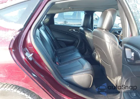 2015 Chrysler 200 C z USA, uszkodzony, nr VIN 1C3CCCCG4FN527733